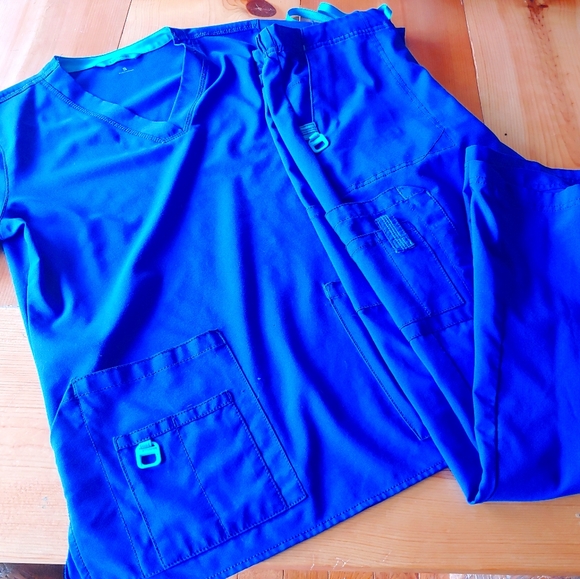 Carhartt scrub set small